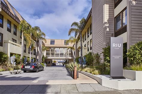 Hotel riu plaza fisherman's wharf You can take a bus from Riu Plaza Fisherman's Wharf, San Francisco to San Francisco Airport (SFO) via Powell St & North Point St, Visitacion Ave & Bay Shore Blvd, and Bayshore Blvd & Sunnydale Ave in around 1h 38m